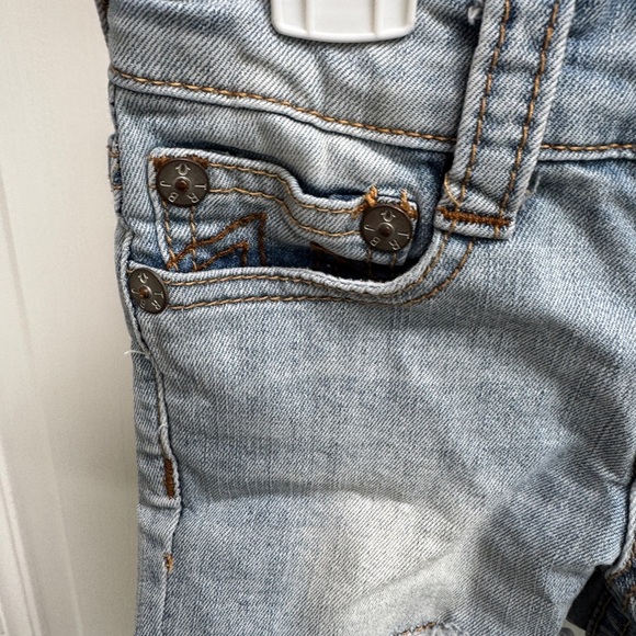 True Religion 3T Girls Casual Light Blue Denim Shorts with Frayed Hem - Picture 4 of 8